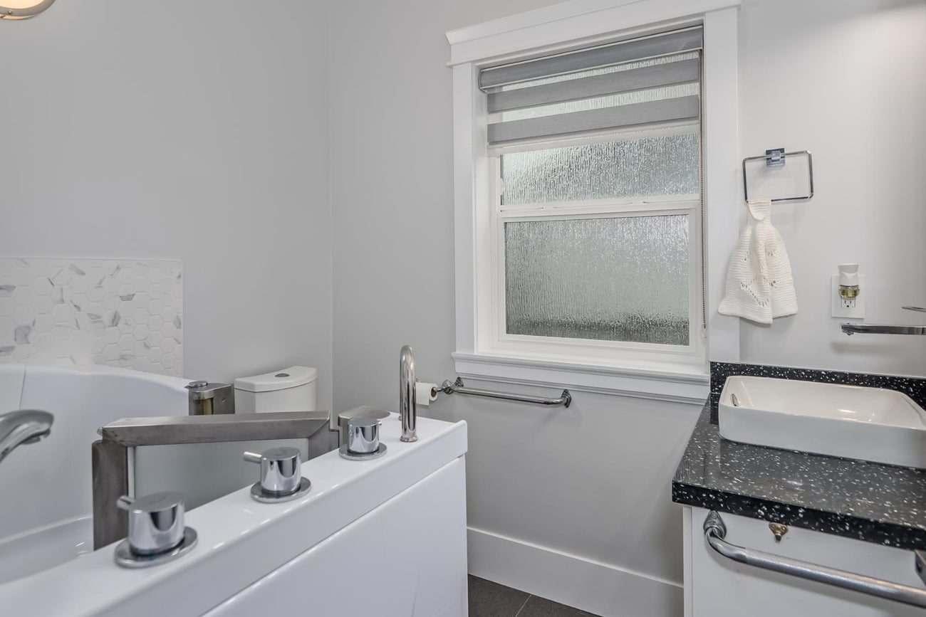2488 Latimer Avenue - Central Coquitlam Single Family Residence for Sale, 6 Bedrooms (R3148645)# - 17