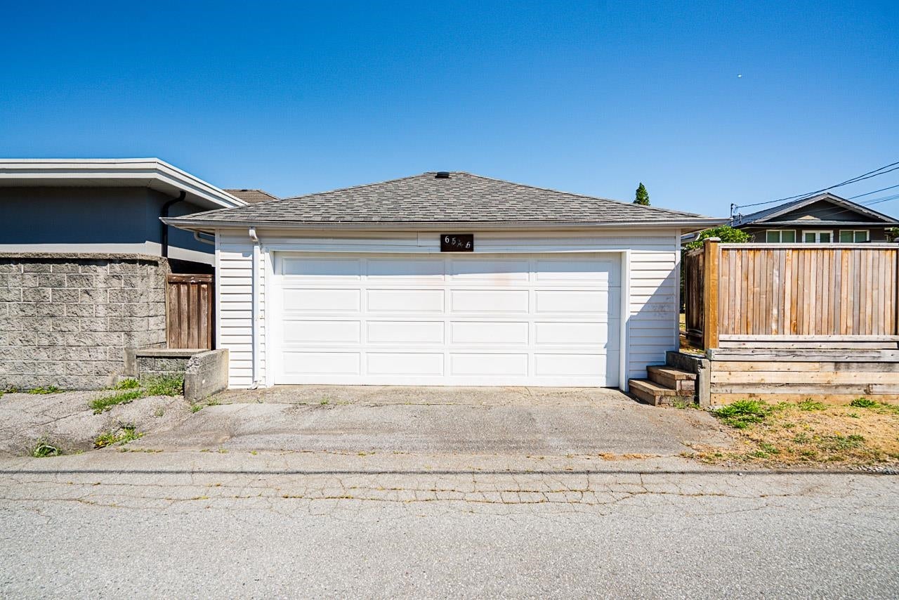 6546 Dunnedin Street - Sperling-Duthie Single Family Residence for Sale, 3 Bedrooms (R3149376)# - 38