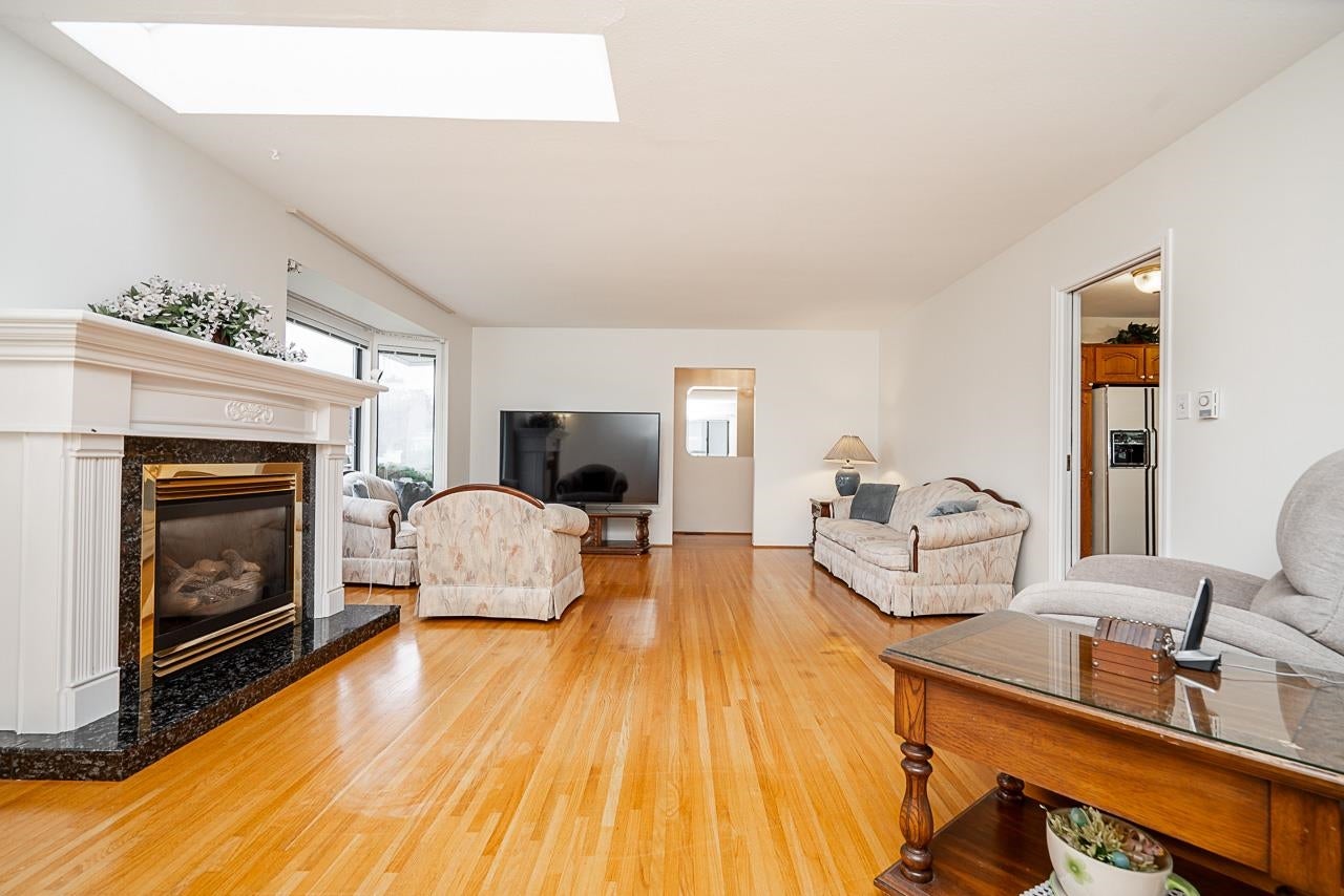 6546 Dunnedin Street - Sperling-Duthie Single Family Residence for Sale, 3 Bedrooms (R3149376)# - 9