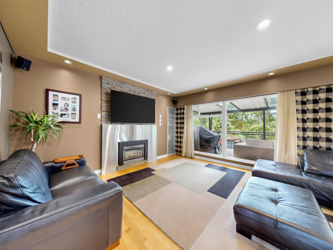 712 Shaw Avenue - Coquitlam West Single Family Residence for Sale, 6 Bedrooms (R3149812)# - 3