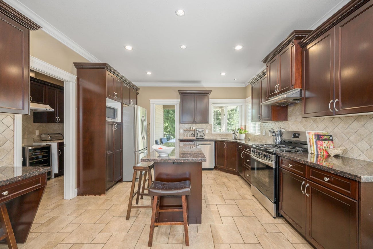 825 Robinson Street - Coquitlam West Single Family Residence for Sale, 7 Bedrooms (R3151513)# - 10 825 Robinson Street - Coquitlam West Single Family Residence for Sale, 7 Bedrooms (R3151513)# - 10