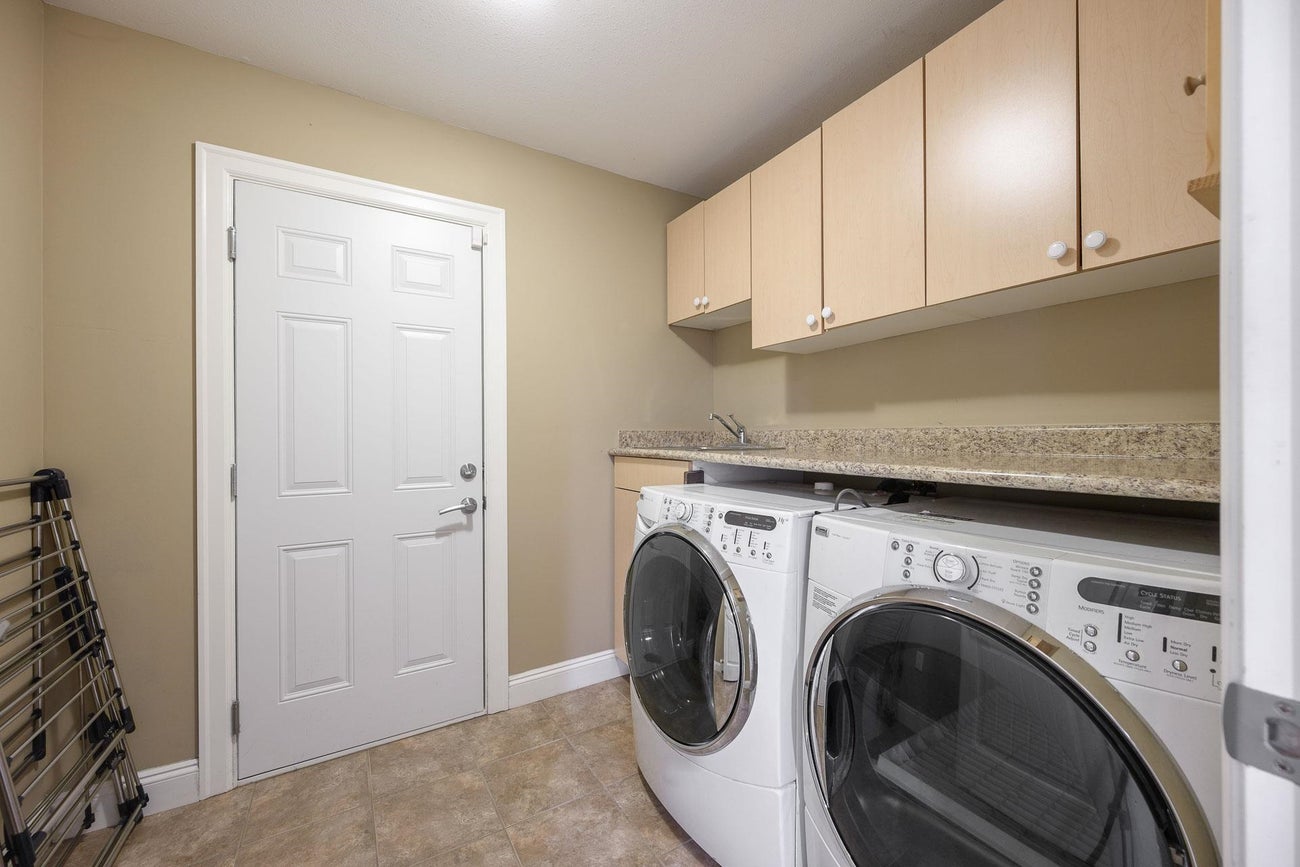 825 Robinson Street - Coquitlam West Single Family Residence for Sale, 7 Bedrooms (R3151513)# - 24 825 Robinson Street - Coquitlam West Single Family Residence for Sale, 7 Bedrooms (R3151513)# - 24