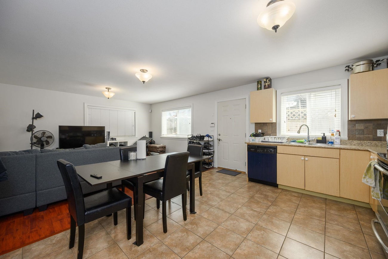 825 Robinson Street - Coquitlam West Single Family Residence for Sale, 7 Bedrooms (R3151513)# - 31 825 Robinson Street - Coquitlam West Single Family Residence for Sale, 7 Bedrooms (R3151513)# - 31