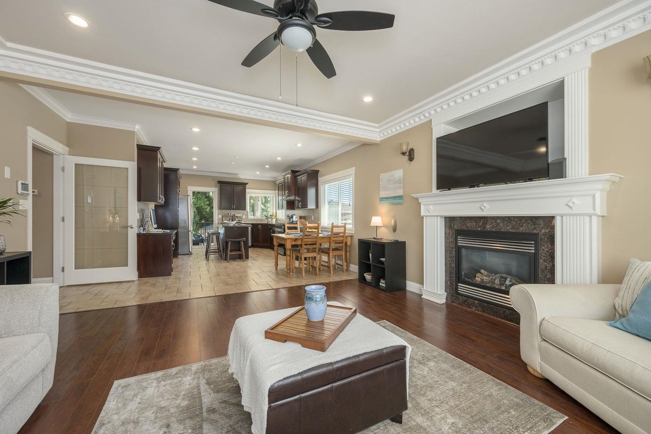825 Robinson Street - Coquitlam West Single Family Residence for Sale, 7 Bedrooms (R3151513)# - 8 825 Robinson Street - Coquitlam West Single Family Residence for Sale, 7 Bedrooms (R3151513)# - 8