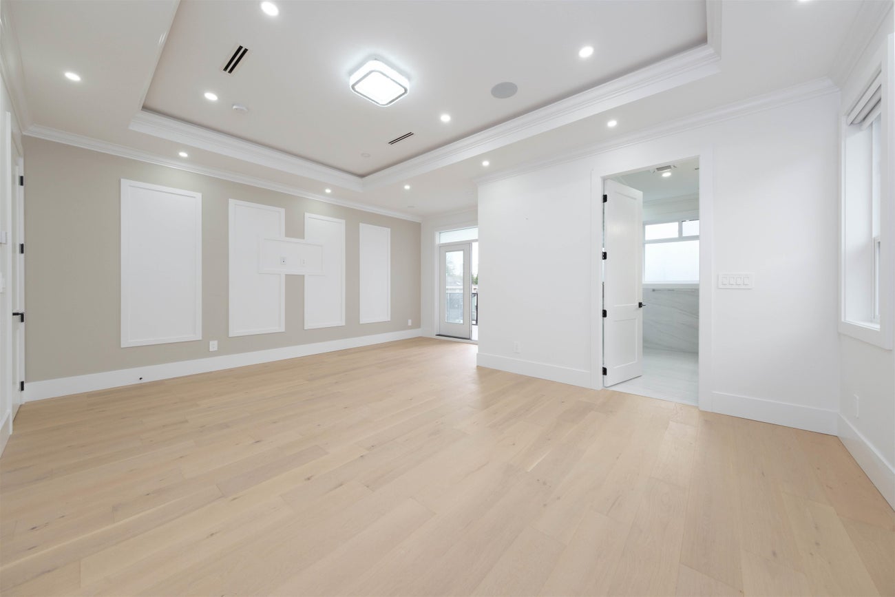 1100 Como Lake Avenue - Central Coquitlam Single Family Residence for Sale, 10 Bedrooms (R3151625)# - 18