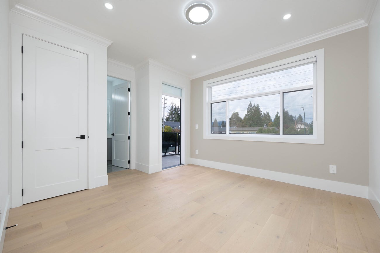 1100 Como Lake Avenue - Central Coquitlam Single Family Residence for Sale, 10 Bedrooms (R3151625)# - 22