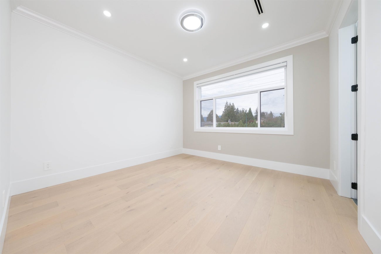 1100 Como Lake Avenue - Central Coquitlam Single Family Residence for Sale, 10 Bedrooms (R3151625)# - 24