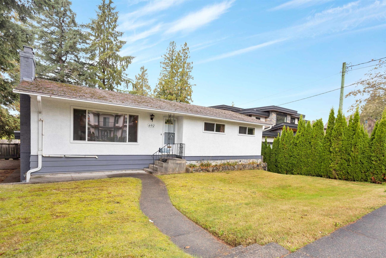 692 Blue Mountain Street - Coquitlam West Single Family Residence for Sale, 4 Bedrooms (R3151694)# - 1