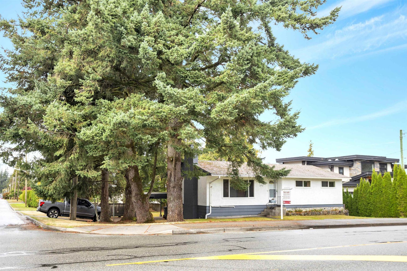 692 Blue Mountain Street - Coquitlam West Single Family Residence for Sale, 4 Bedrooms (R3151694)# - 3