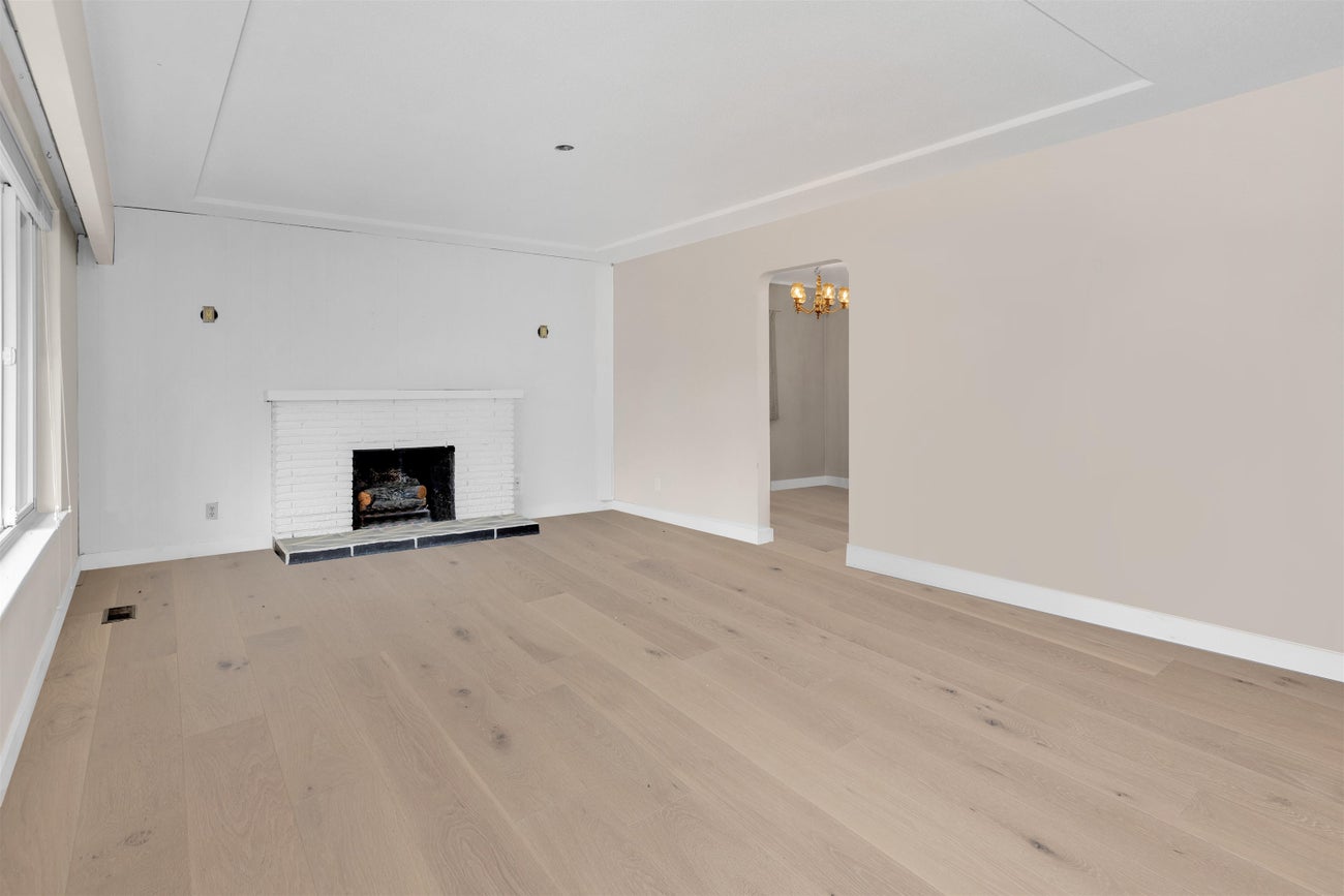 692 Blue Mountain Street - Coquitlam West Single Family Residence for Sale, 4 Bedrooms (R3151694)# - 8