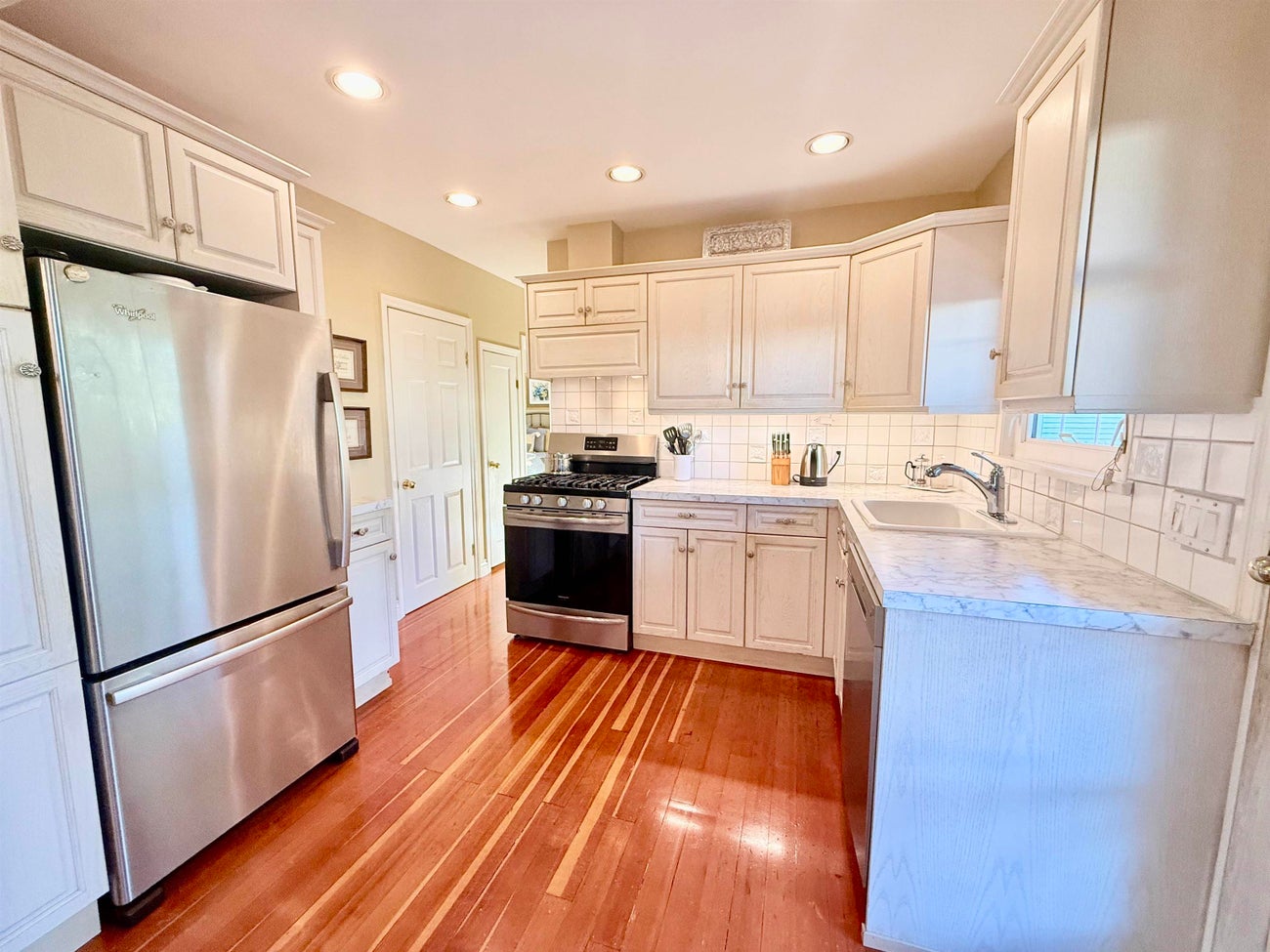 680 Thompson Avenue - Coquitlam West Single Family Residence for Sale, 4 Bedrooms (R3152197)# - 11