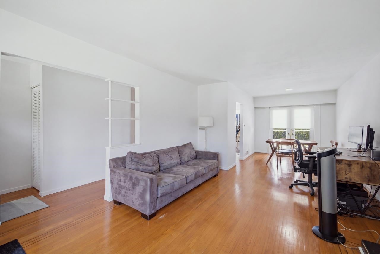 4656 Brentlawn Drive - Brentwood Park Single Family Residence for Sale, 5 Bedrooms (R3152589)# - 5