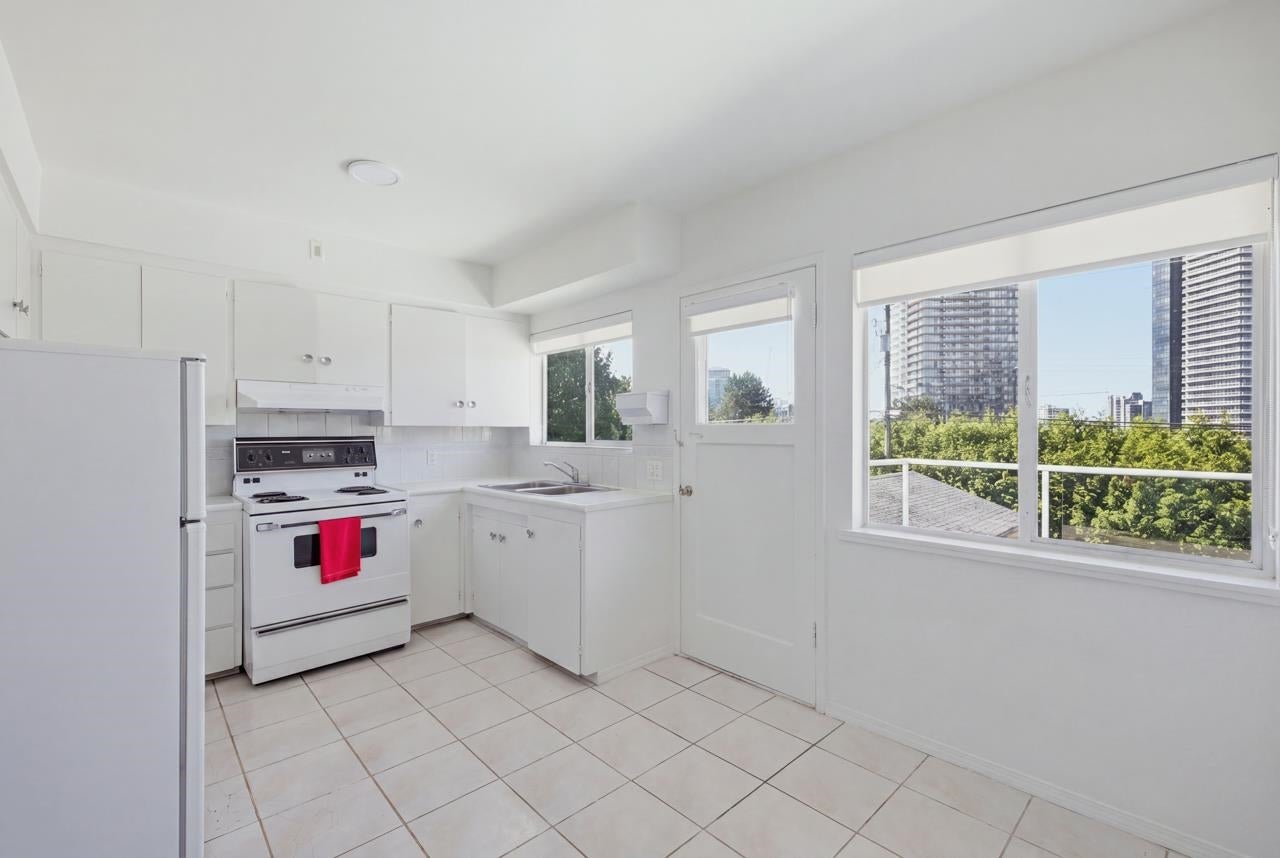 4656 Brentlawn Drive - Brentwood Park Single Family Residence for Sale, 5 Bedrooms (R3152589)# - 9