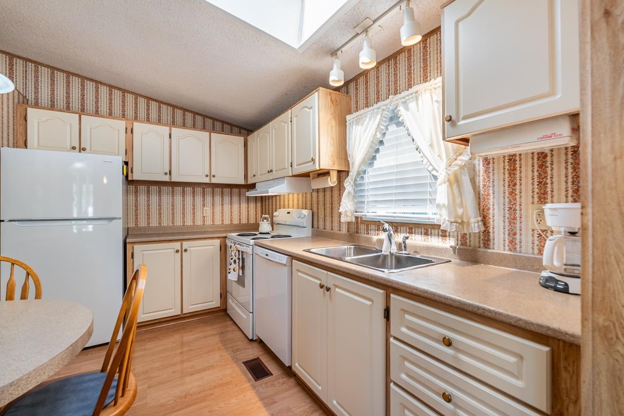 20 - 145 King Edward Street - Maillardville Manufactured Home for Sale, 2 Bedrooms (R3153872)# - 13 20 - 145 King Edward Street - Maillardville Manufactured Home for Sale, 2 Bedrooms (R3153872)# - 13
