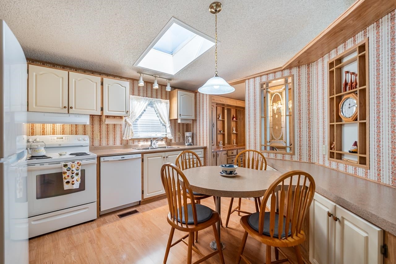 20 - 145 King Edward Street - Maillardville Manufactured Home for Sale, 2 Bedrooms (R3153872)# - 16 20 - 145 King Edward Street - Maillardville Manufactured Home for Sale, 2 Bedrooms (R3153872)# - 16