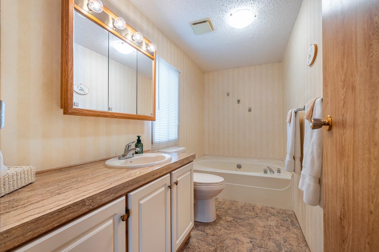 20 - 145 King Edward Street - Maillardville Manufactured Home for Sale, 2 Bedrooms (R3153872)# - 27 20 - 145 King Edward Street - Maillardville Manufactured Home for Sale, 2 Bedrooms (R3153872)# - 27