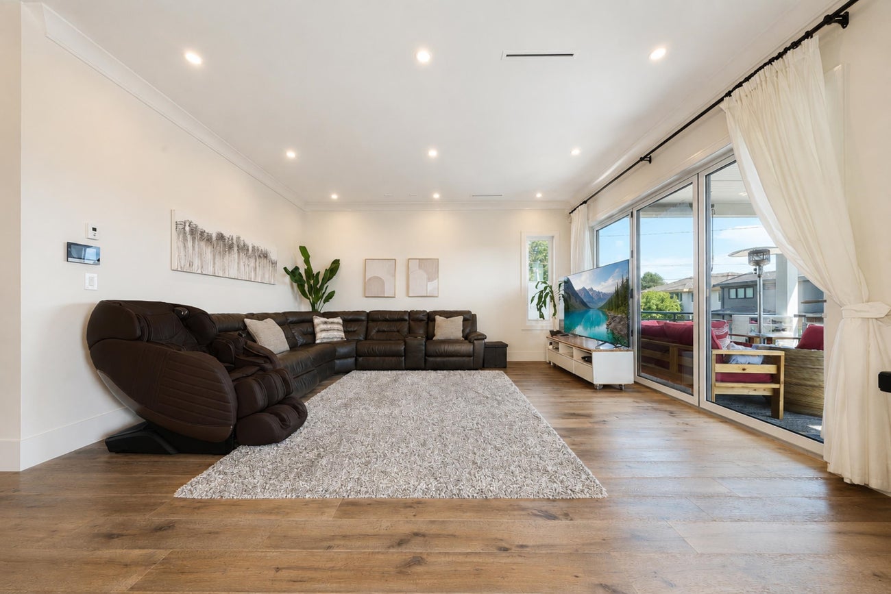 6860 Hycrest Drive - Montecito Single Family Residence for Sale, 8 Bedrooms (R3153919)# - 15