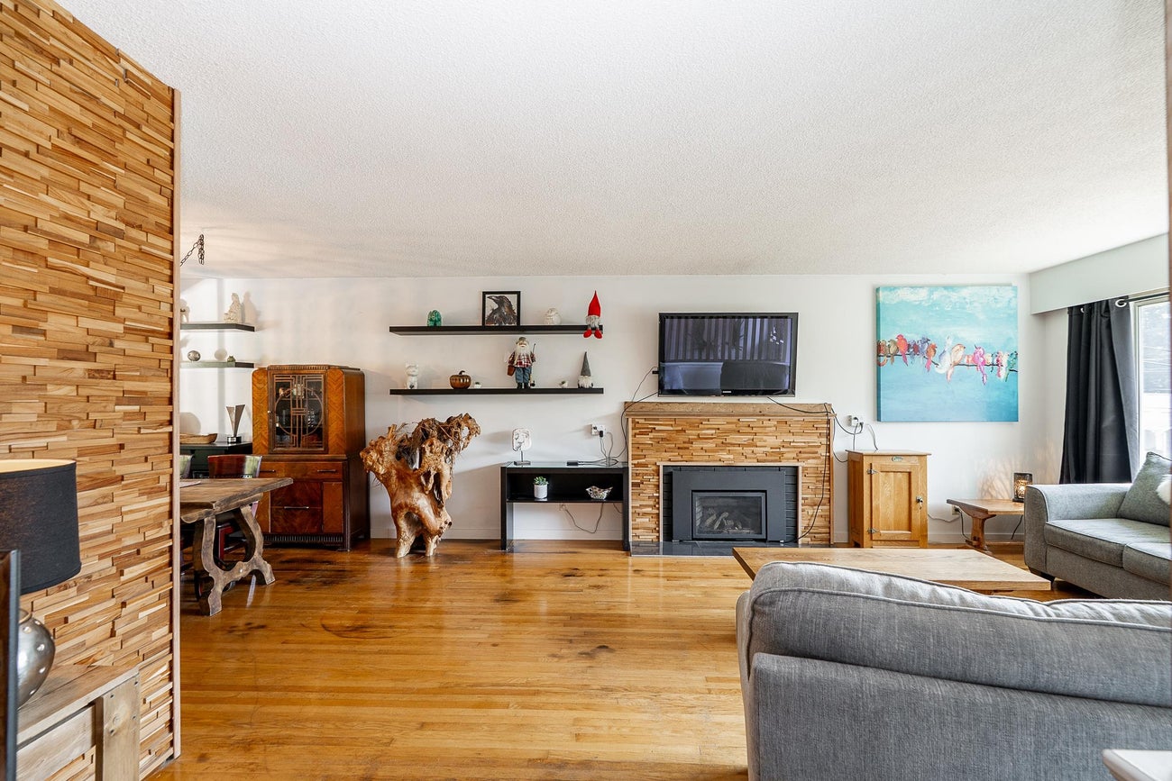 635 Midvale Street - Central Coquitlam Single Family Residence for Sale, 5 Bedrooms (R3154410)# - 3