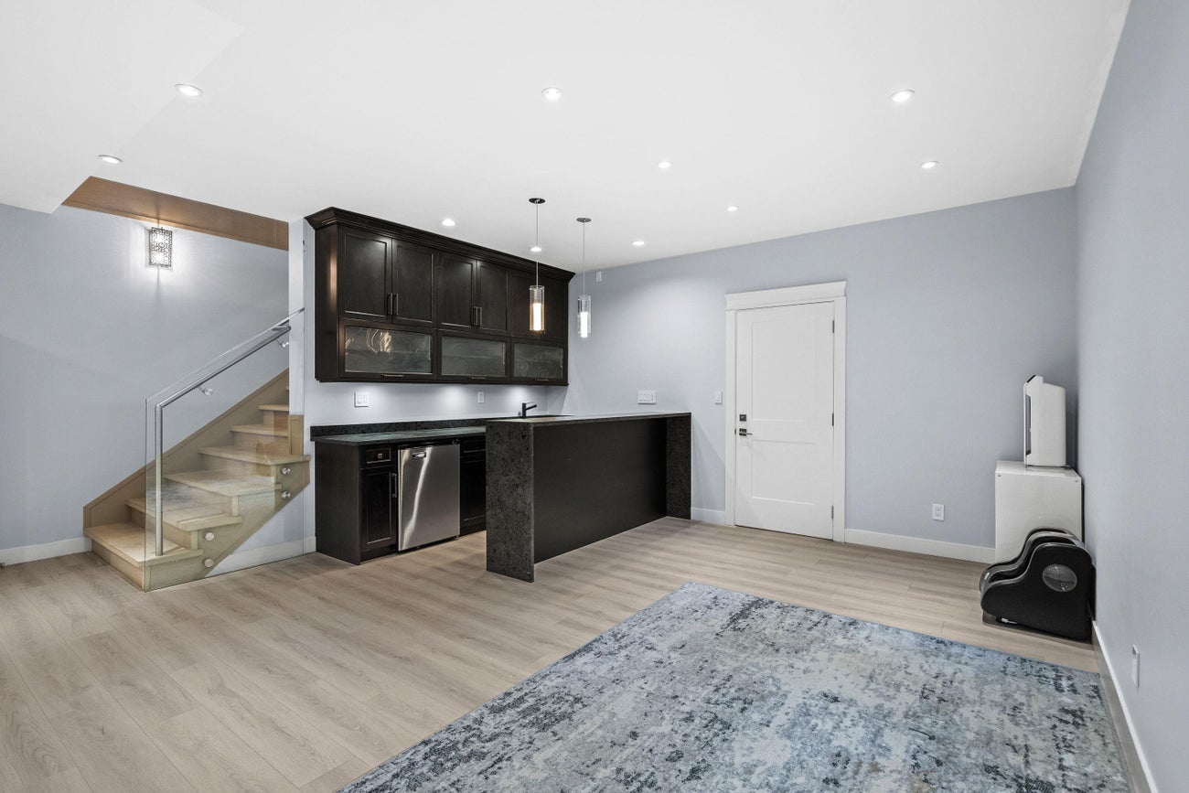 656 Blue Mountain Street - Coquitlam West Single Family Residence for Sale, 7 Bedrooms (R3154432)# - 10