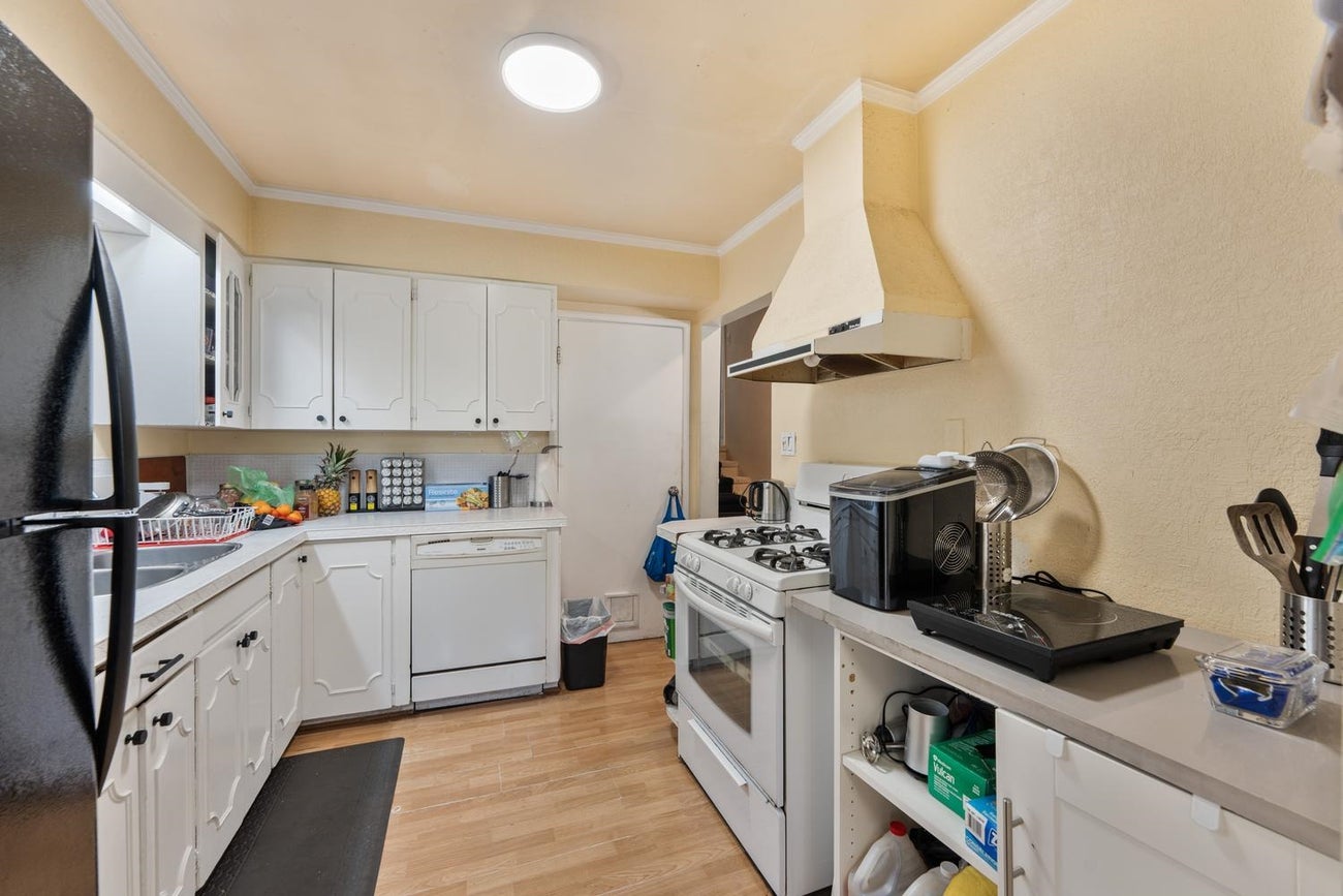 2246 Austin Avenue - Central Coquitlam Single Family Residence for Sale, 2 Bedrooms (R3154464)# - 9
