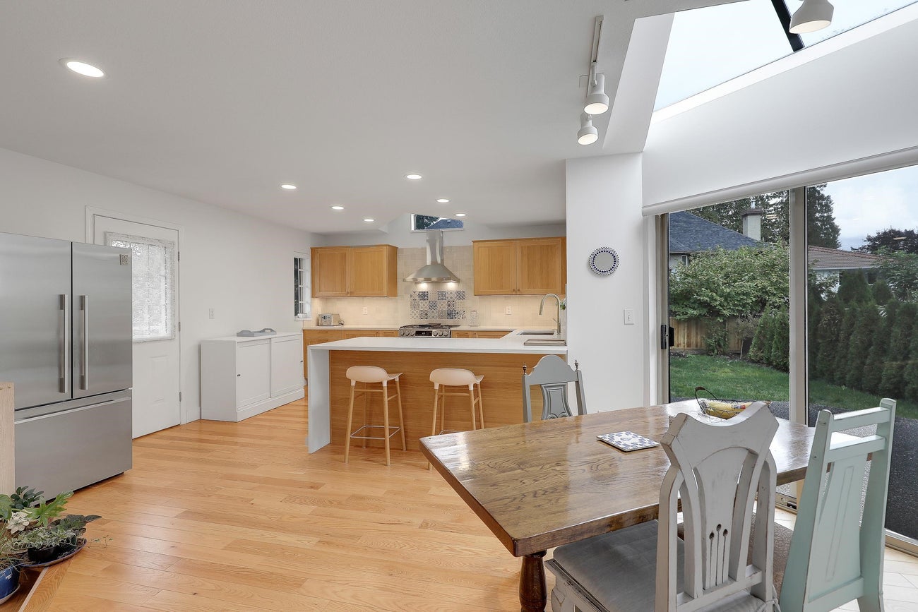 907 Sprice Avenue - Coquitlam West Single Family Residence for Sale, 6 Bedrooms (R3154654)# - 8