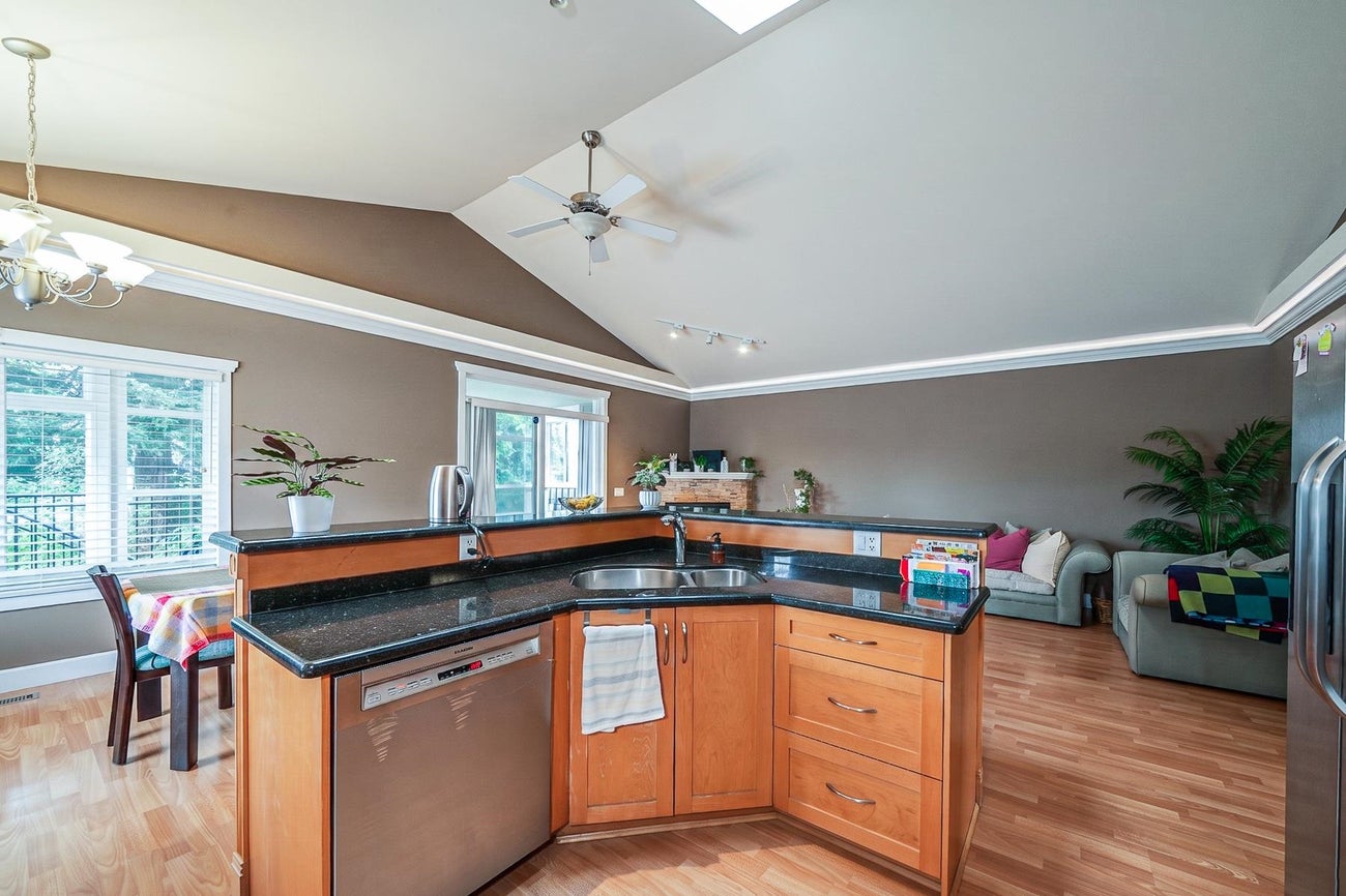 735 Schoolhouse Street - Central Coquitlam Single Family Residence for Sale, 7 Bedrooms (R3155199)# - 11