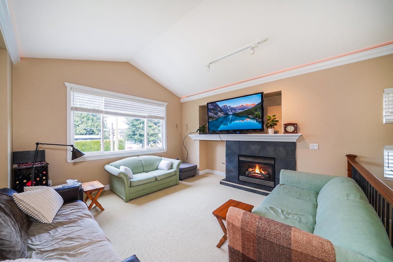 735 Schoolhouse Street - Central Coquitlam Single Family Residence for Sale, 7 Bedrooms (R3155199)# - 3