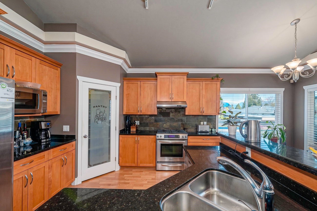 735 Schoolhouse Street - Central Coquitlam Single Family Residence for Sale, 7 Bedrooms (R3155199)# - 8
