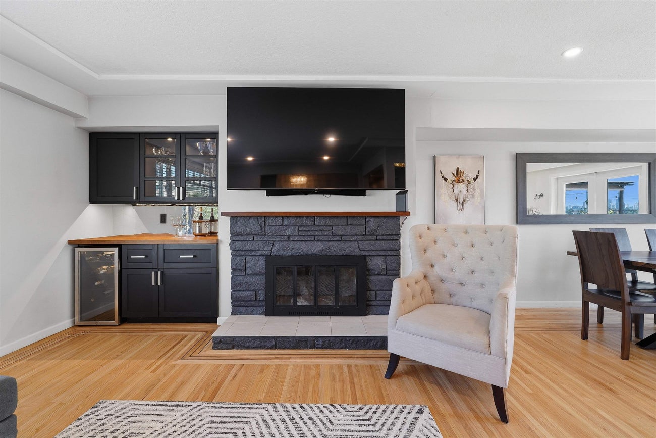 6876 Hycrest Drive - Montecito Single Family Residence for Sale, 4 Bedrooms (R3155845)# - 10