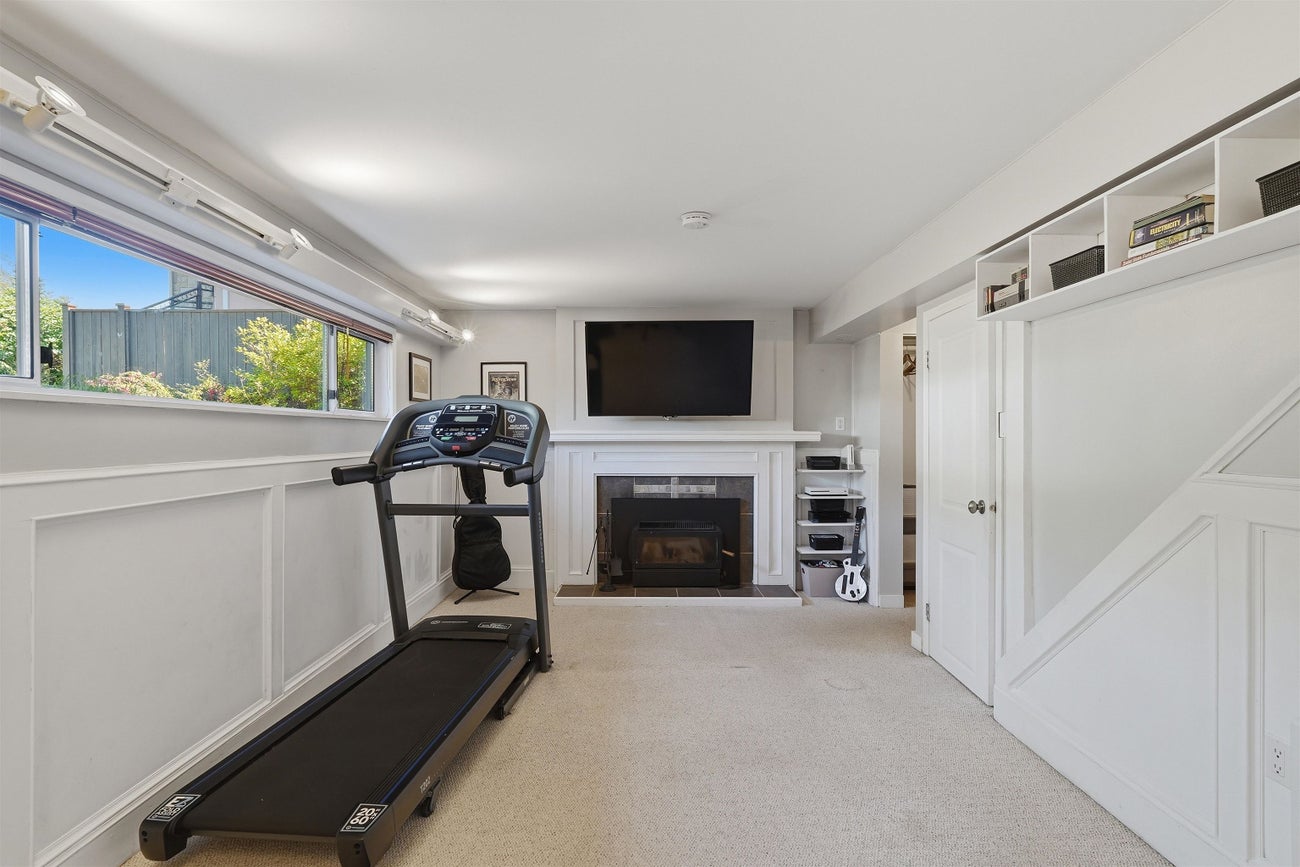 6876 Hycrest Drive - Montecito Single Family Residence for Sale, 4 Bedrooms (R3155845)# - 24