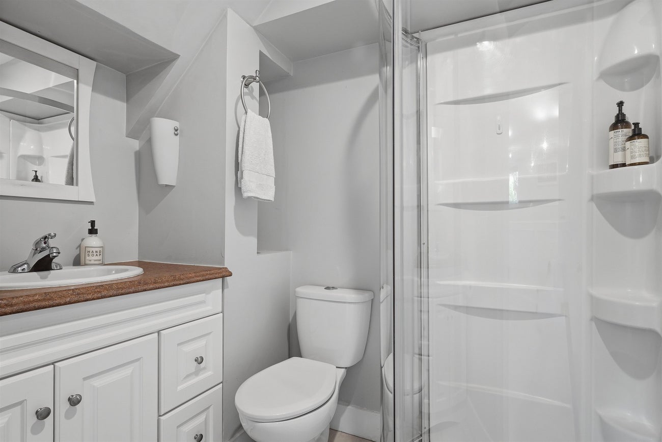 6876 Hycrest Drive - Montecito Single Family Residence for Sale, 4 Bedrooms (R3155845)# - 25