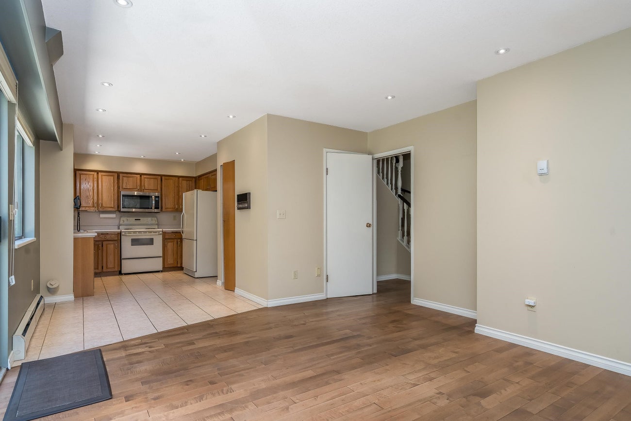 571 Berry Street - Central Coquitlam Single Family Residence for Sale, 3 Bedrooms (R3156042)# - 18