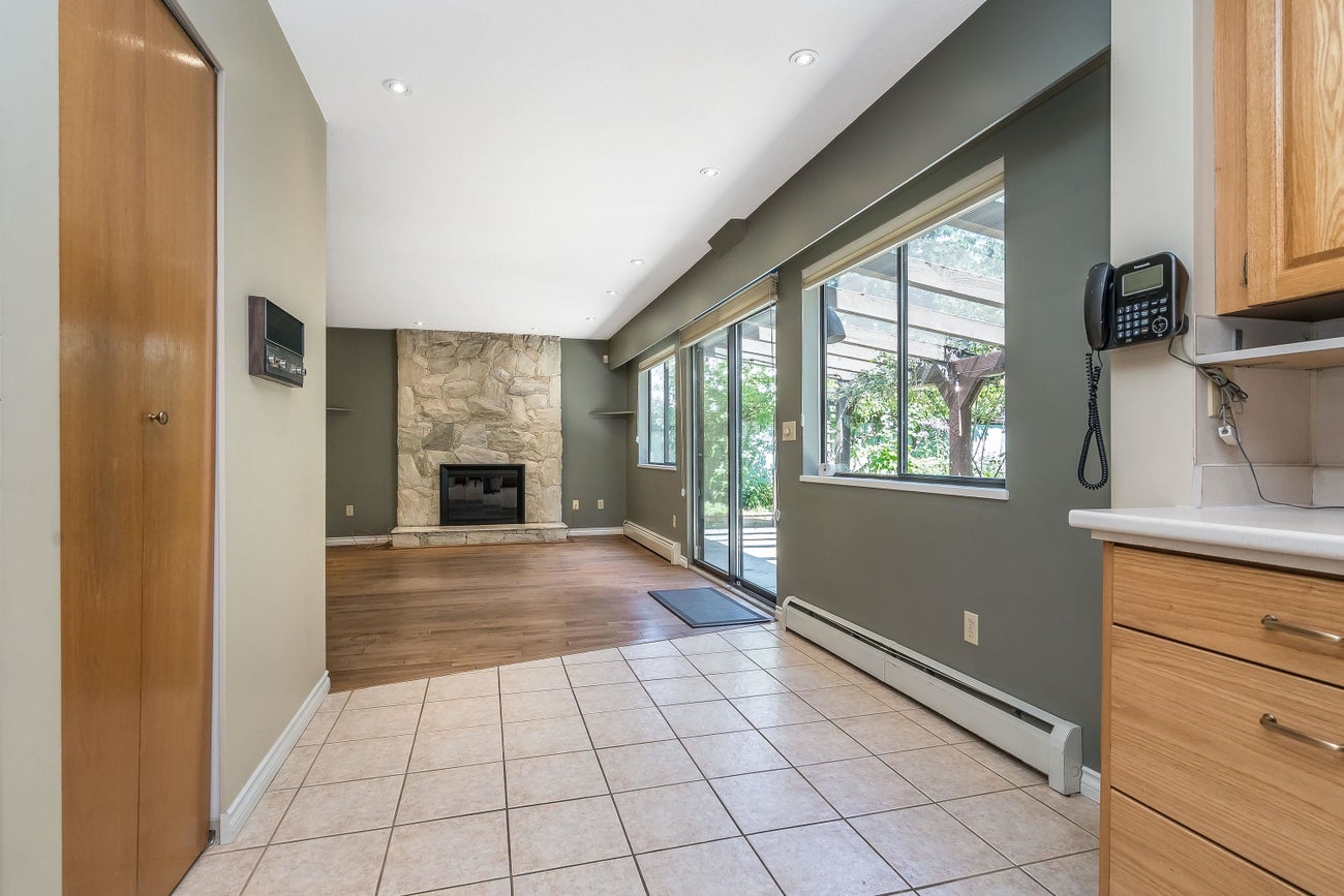 571 Berry Street - Central Coquitlam Single Family Residence for Sale, 3 Bedrooms (R3156042)# - 23