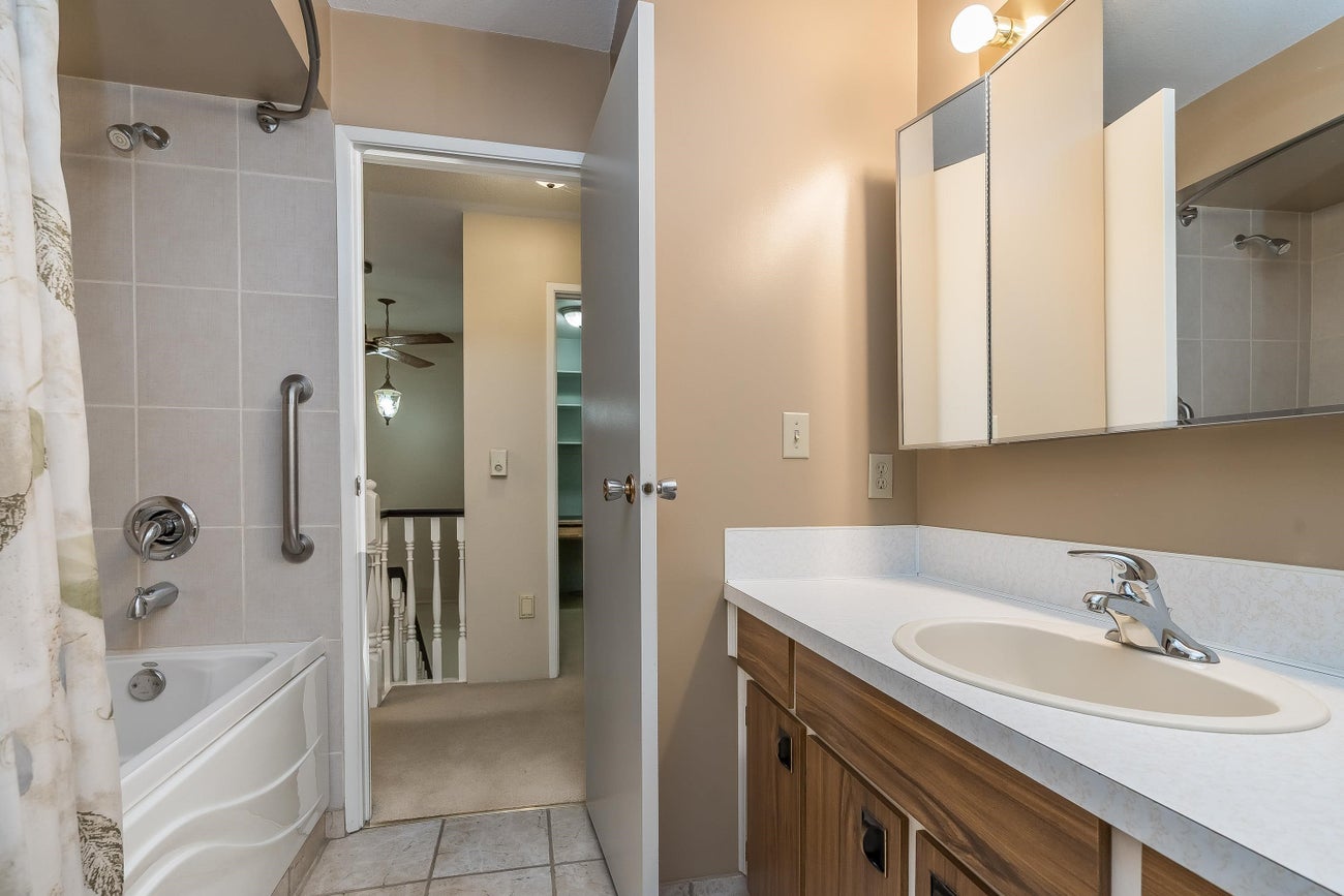 571 Berry Street - Central Coquitlam Single Family Residence for Sale, 3 Bedrooms (R3156042)# - 27