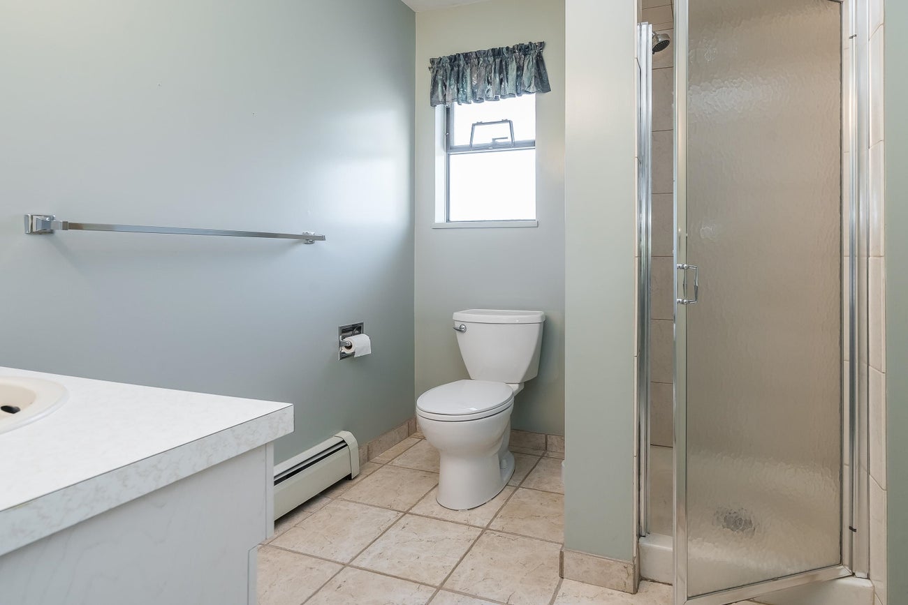571 Berry Street - Central Coquitlam Single Family Residence for Sale, 3 Bedrooms (R3156042)# - 32