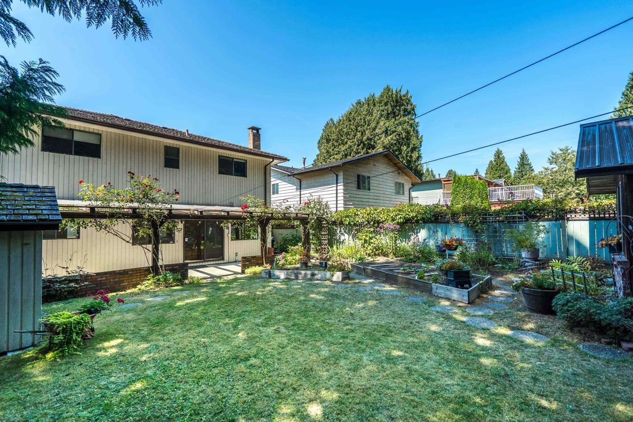 571 Berry Street - Central Coquitlam Single Family Residence for Sale, 3 Bedrooms (R3156042)# - 40