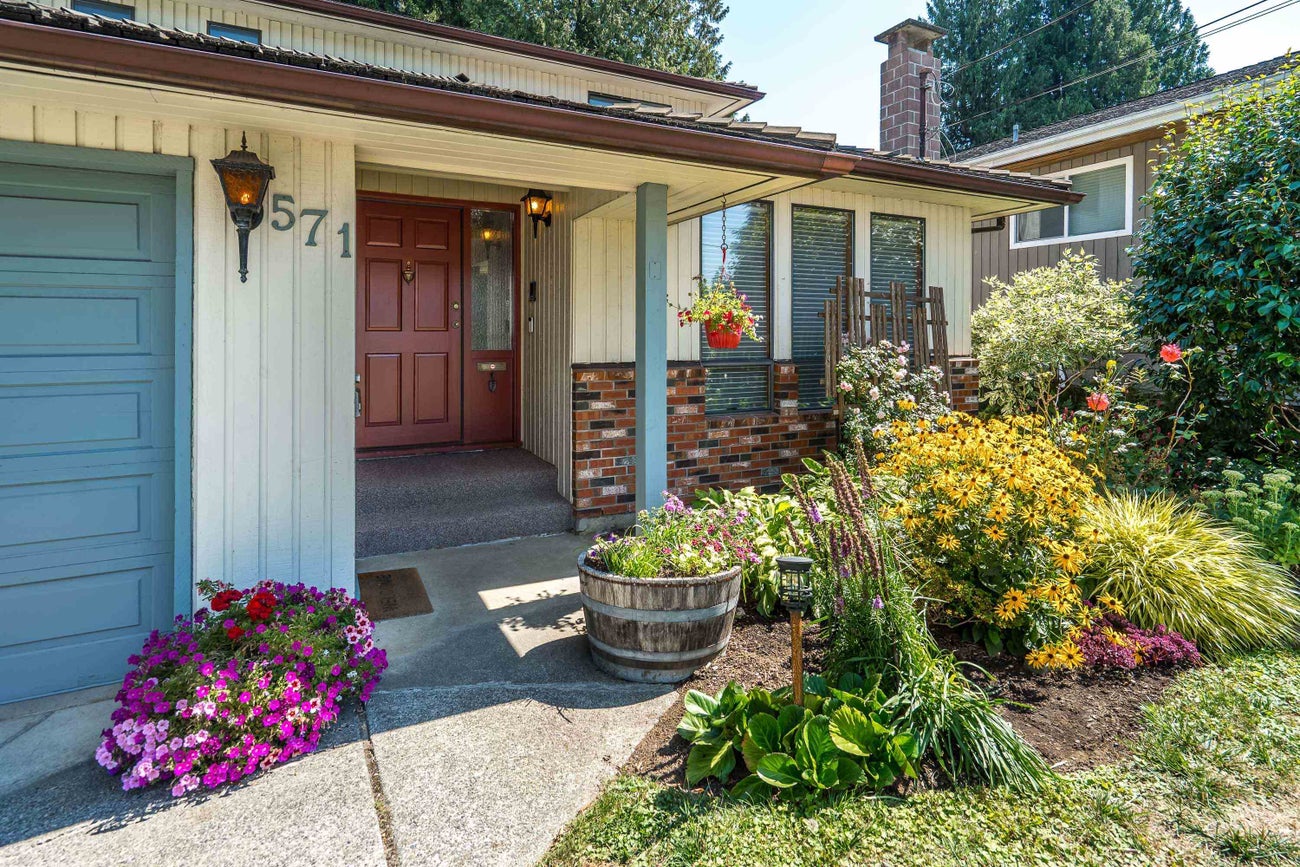 571 Berry Street - Central Coquitlam Single Family Residence for Sale, 3 Bedrooms (R3156042)# - 4