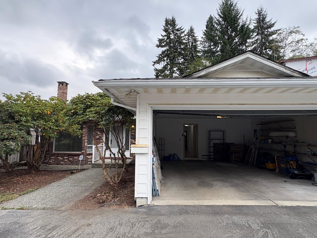 657 Poirier Street - Central Coquitlam Single Family Residence for Sale, 3 Bedrooms (R3156307)# - 6