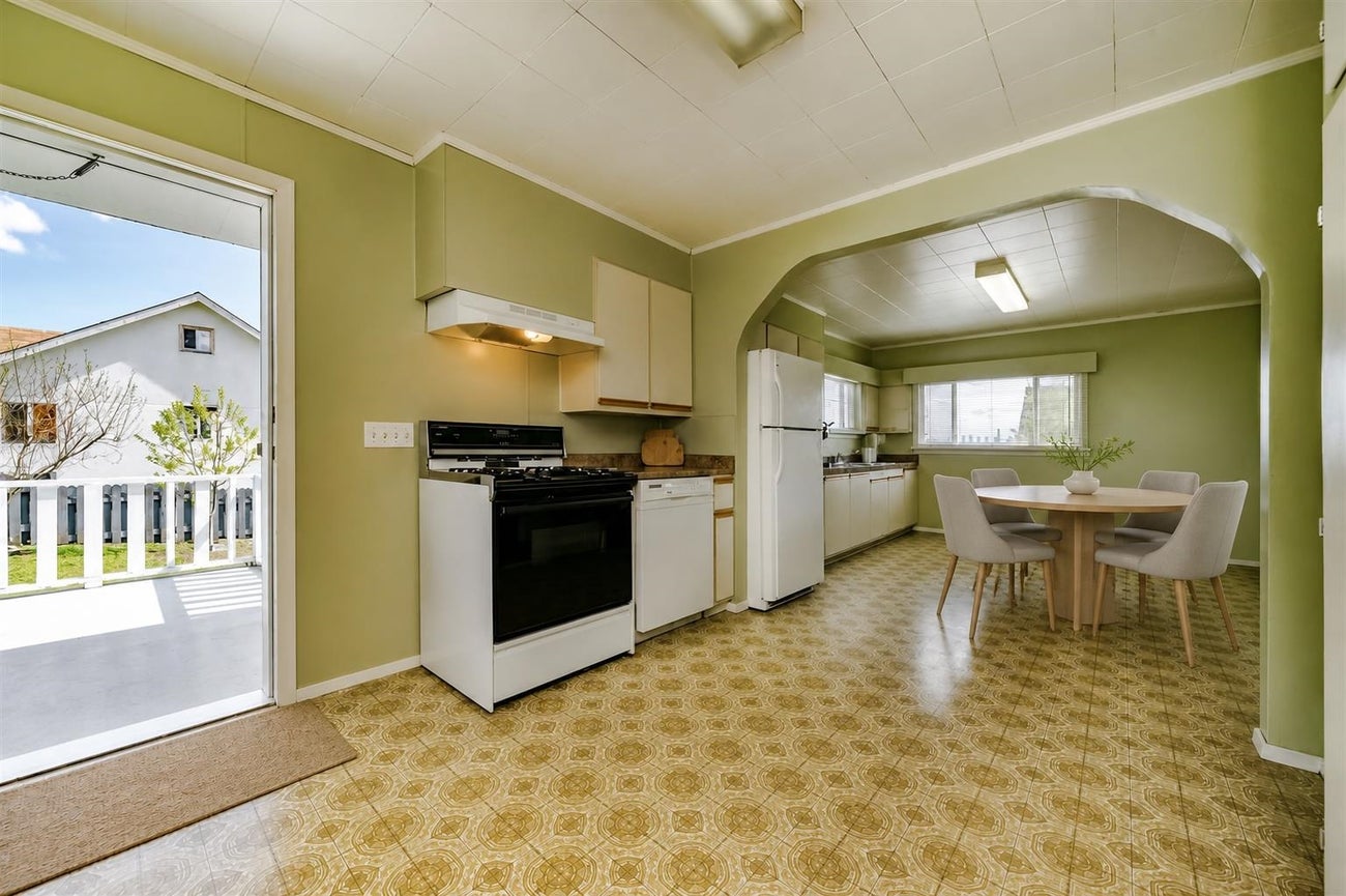 329 Marmont Street - Maillardville Single Family Residence for Sale, 5 Bedrooms (R3156580)# - 12