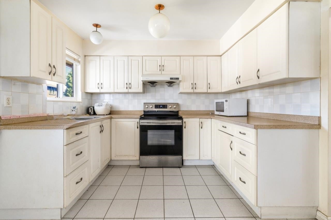 675 Duncan Avenue - Sperling-Duthie Single Family Residence for Sale, 5 Bedrooms (R3156733)# - 13 675 Duncan Avenue - Sperling-Duthie Single Family Residence for Sale, 5 Bedrooms (R3156733)# - 13