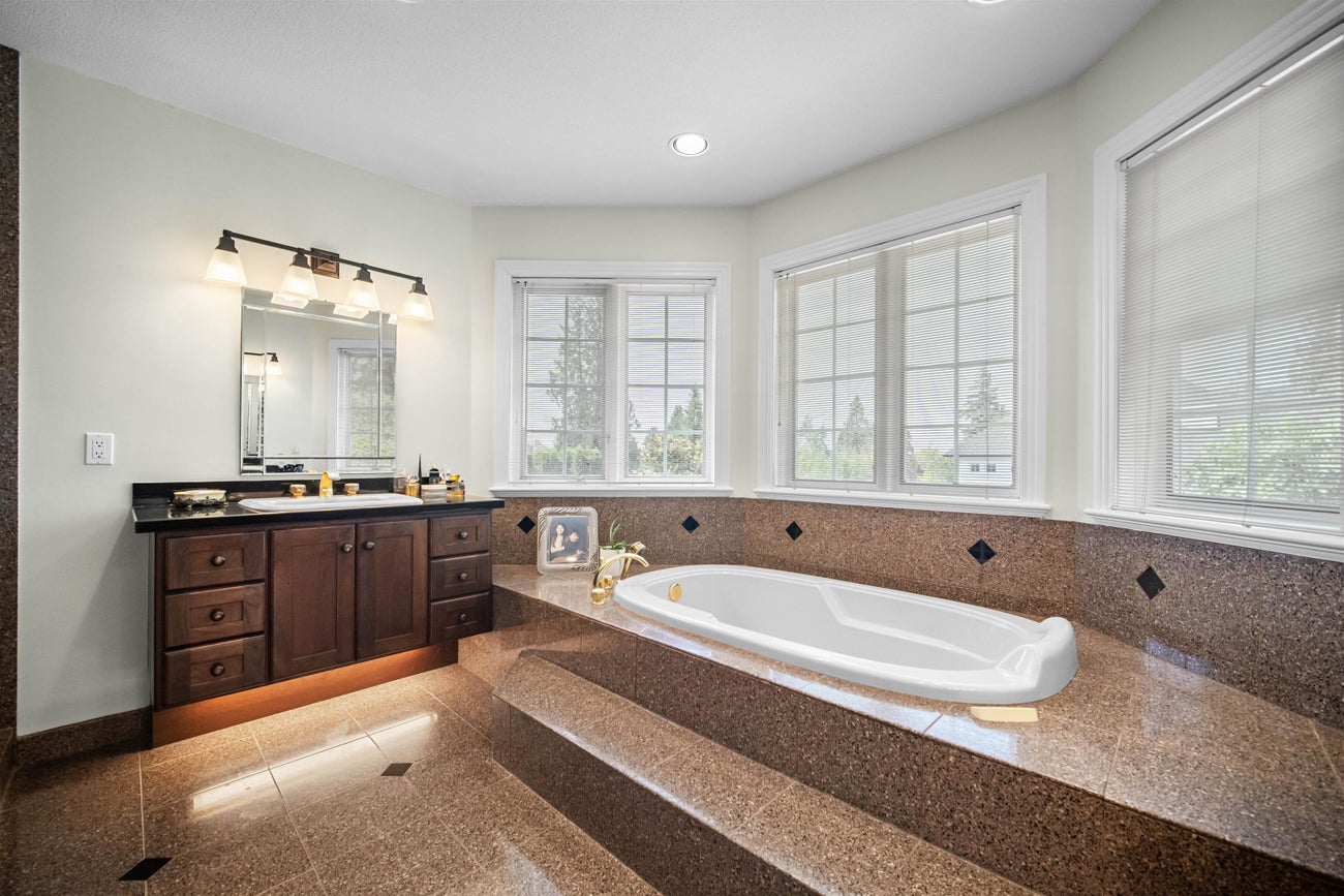 414 Walker Street - Coquitlam West Single Family Residence for Sale, 6 Bedrooms (R3157019)# - 32