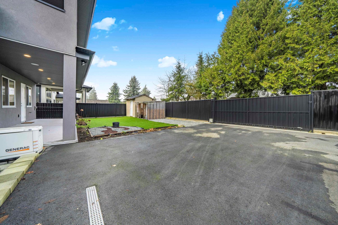 1211 Foster Avenue - Central Coquitlam Single Family Residence for Sale, 8 Bedrooms (R3157393)# - 16