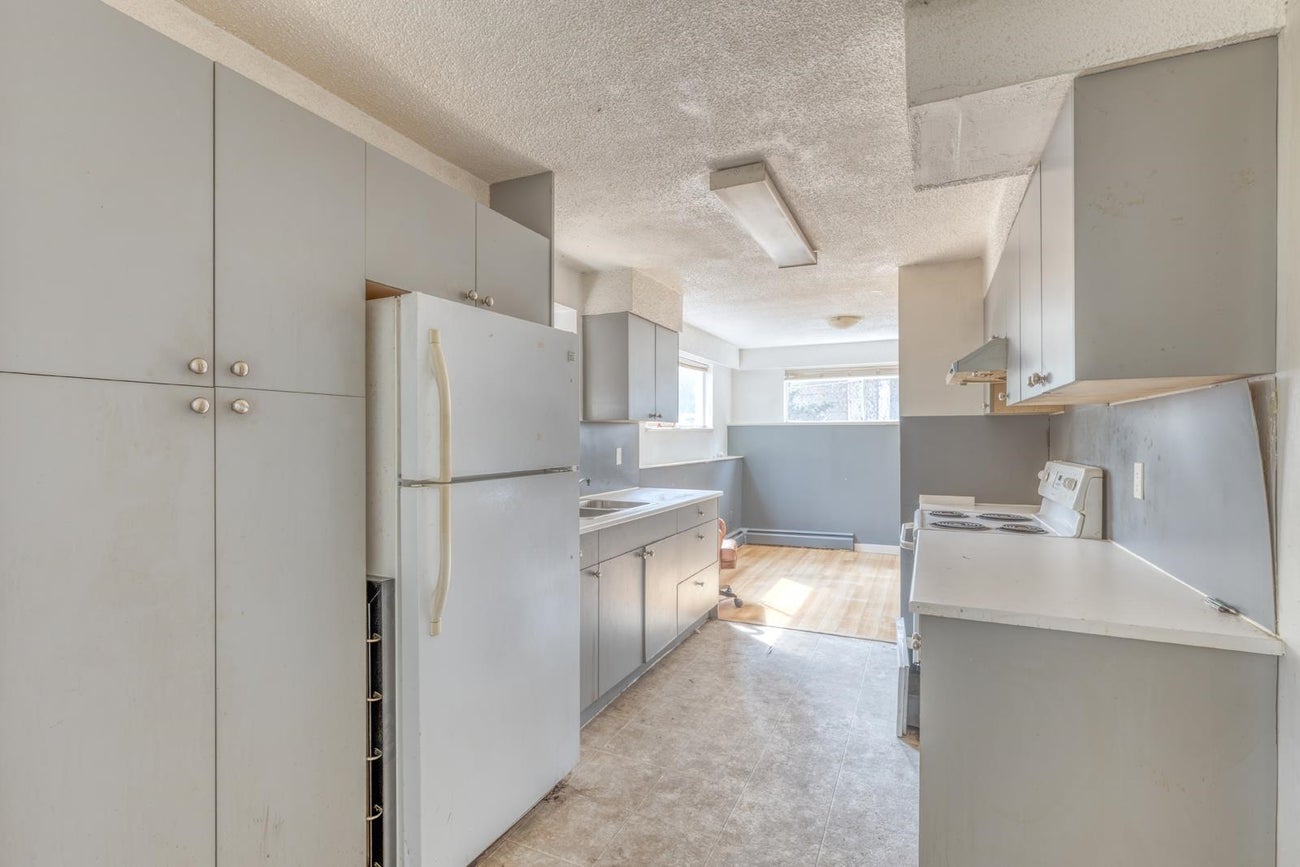 920 Harris Avenue - Maillardville Single Family Residence for Sale, 5 Bedrooms (R3157705)# - 35