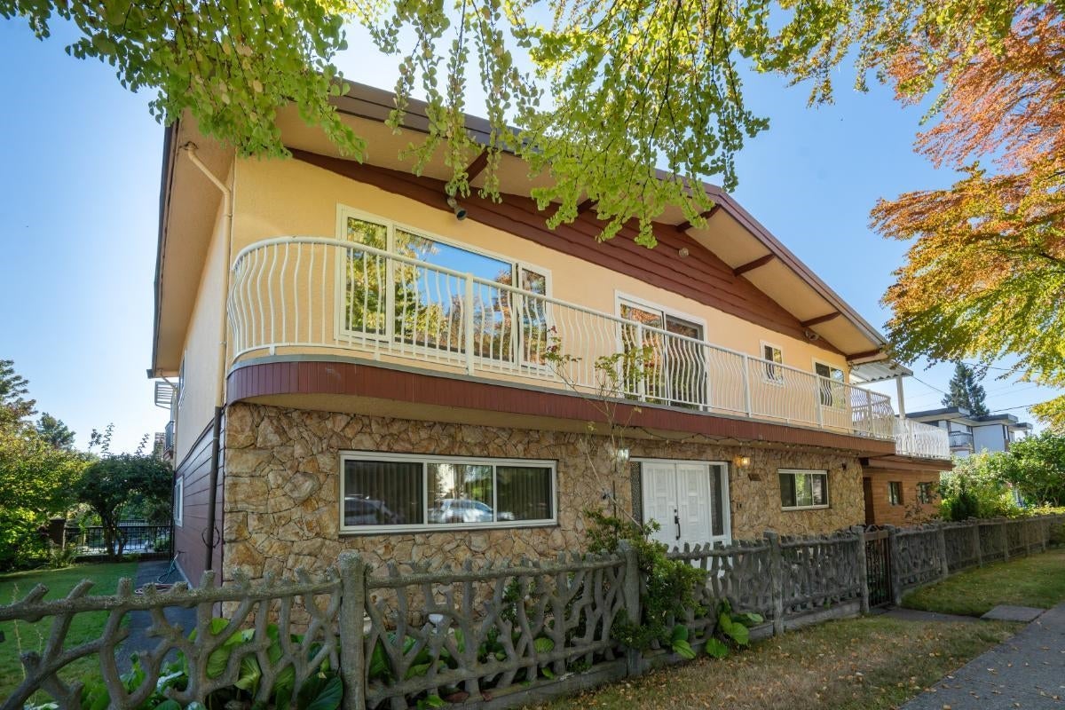 232 Macdonald Avenue - Vancouver Heights Single Family Residence for Sale, 6 Bedrooms (R3158267)# - 1