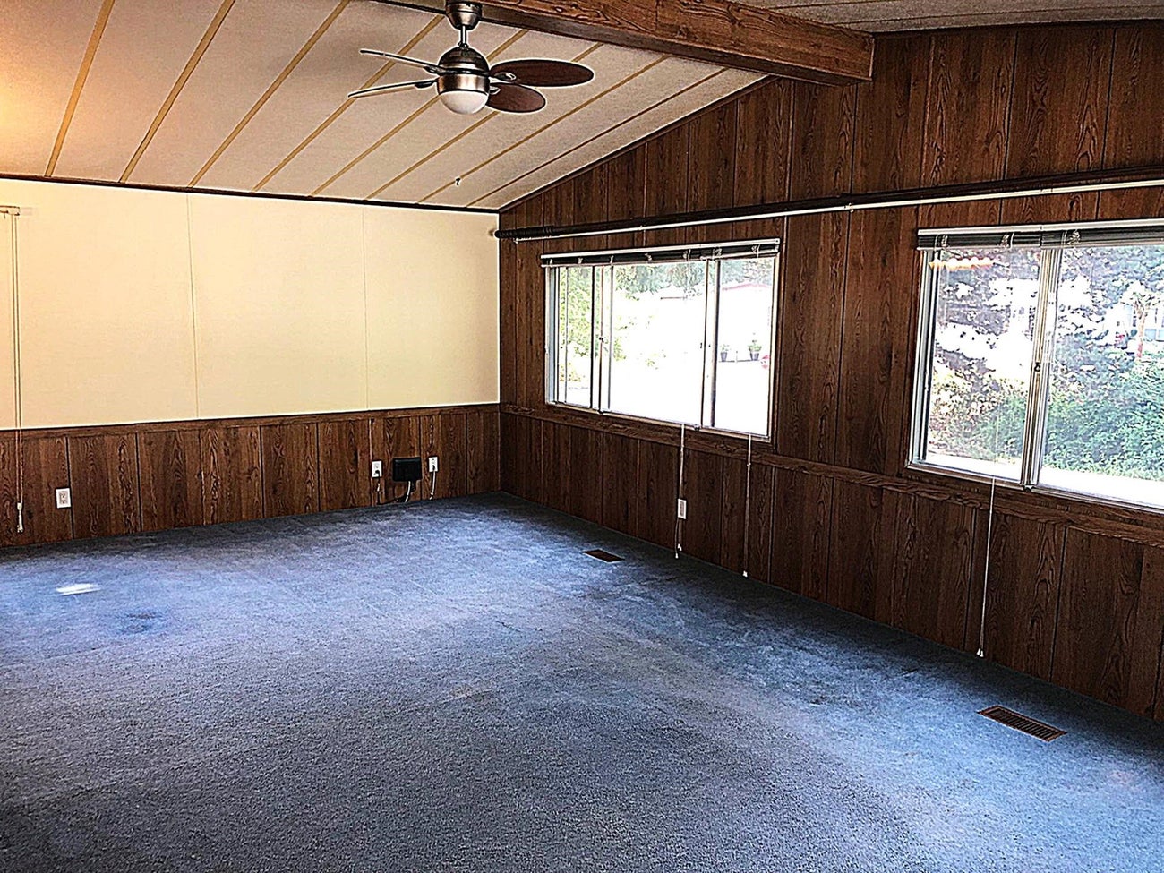 69 - 145 King Edward Street - Maillardville Manufactured Home for Sale, 2 Bedrooms (R3158278)# - 8 69 - 145 King Edward Street - Maillardville Manufactured Home for Sale, 2 Bedrooms (R3158278)# - 8