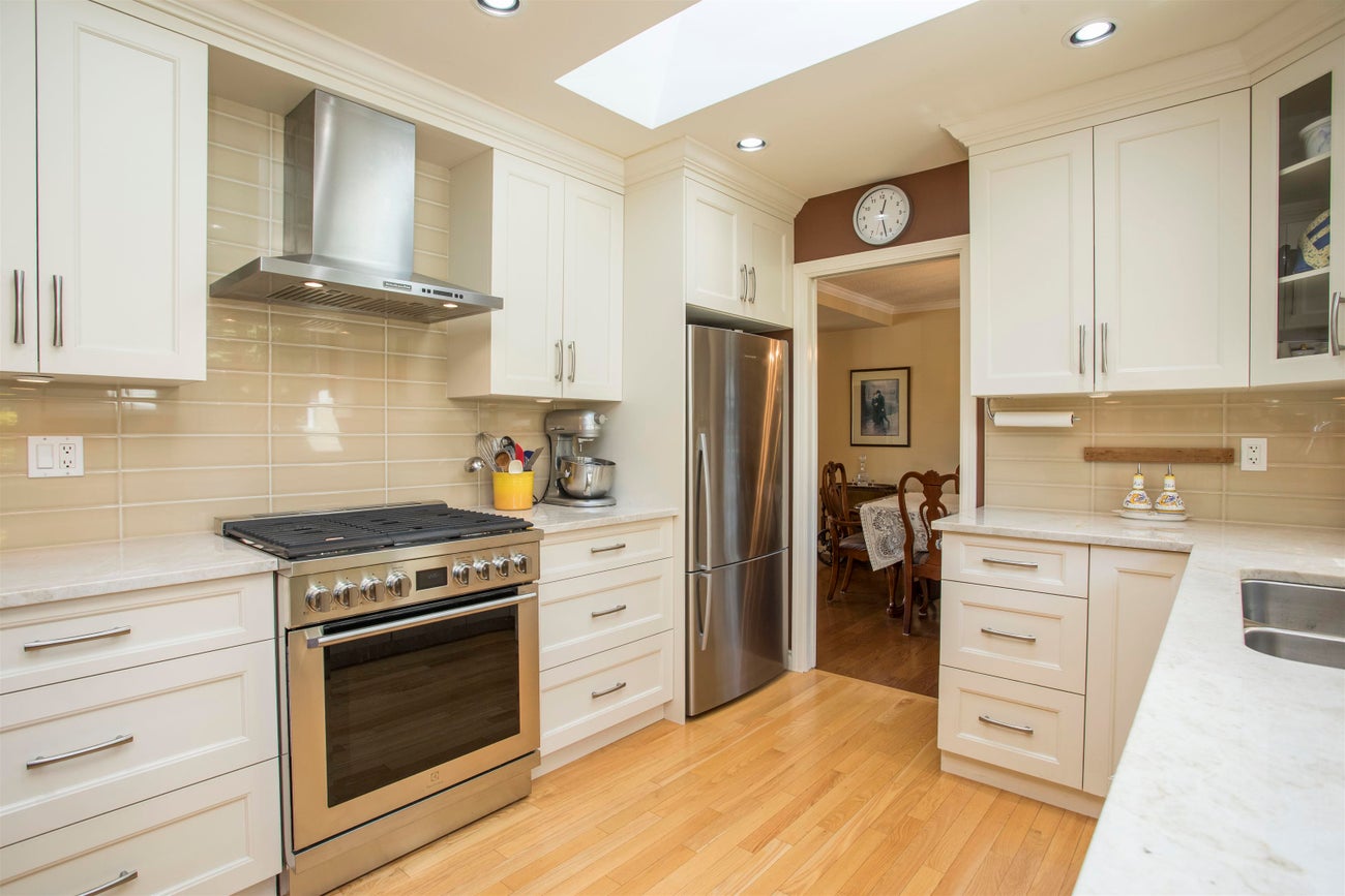 829 Alama Avenue - Coquitlam West Single Family Residence for Sale, 5 Bedrooms (R3158304)# - 4