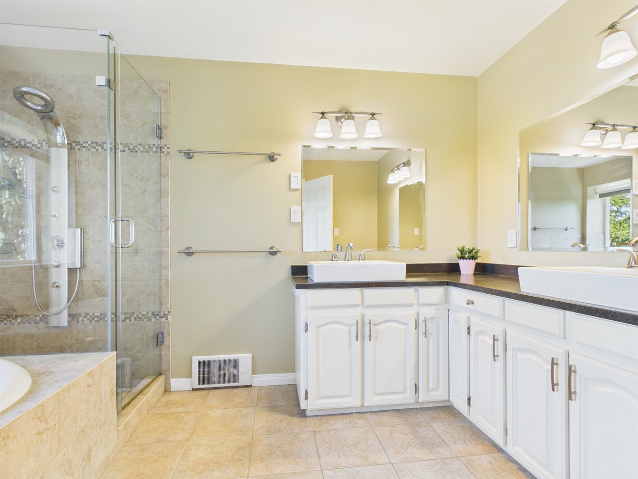 487 Alouette Drive - Coquitlam East Single Family Residence for Sale, 7 Bedrooms (R3158489)# - 16