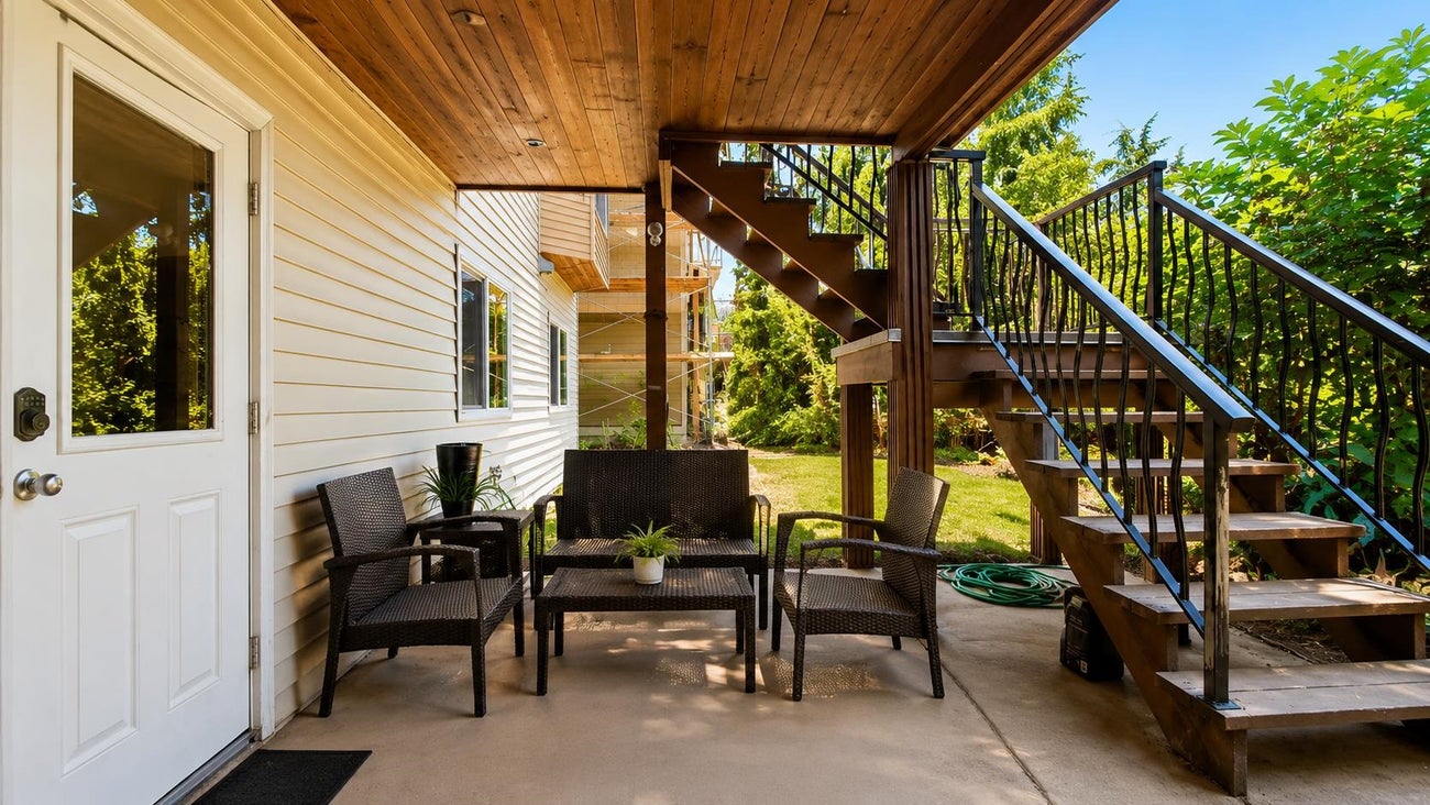 487 Alouette Drive - Coquitlam East Single Family Residence for Sale, 7 Bedrooms (R3158489)# - 32