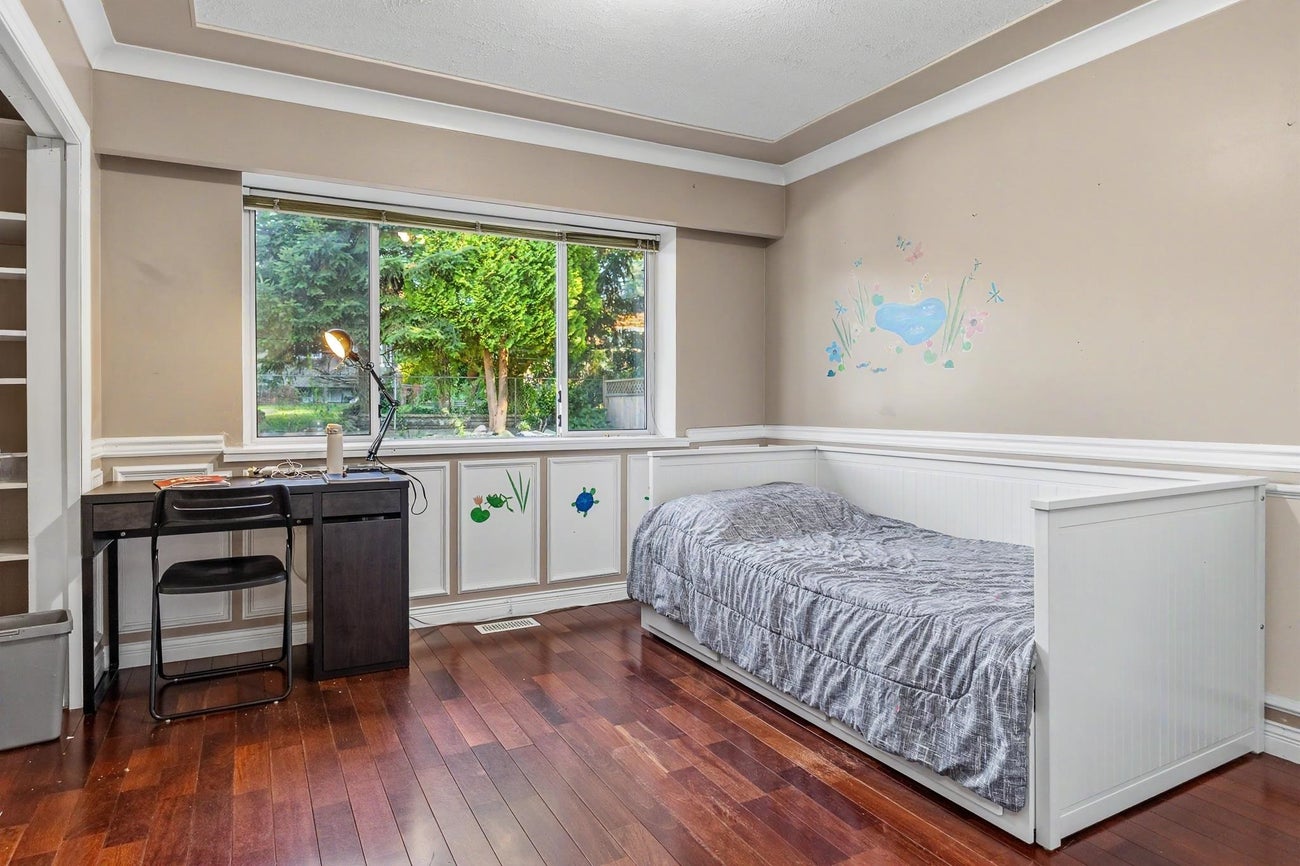 677 Gatensbury Street - Central Coquitlam Single Family Residence for Sale, 5 Bedrooms (R3159458)# - 14