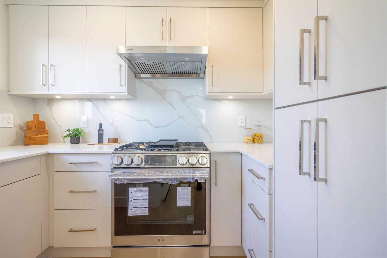 2256 Monashee Court - Coquitlam East Single Family Residence for Sale, 7 Bedrooms (R3159545)# - 11 2256 Monashee Court - Coquitlam East Single Family Residence for Sale, 7 Bedrooms (R3159545)# - 11